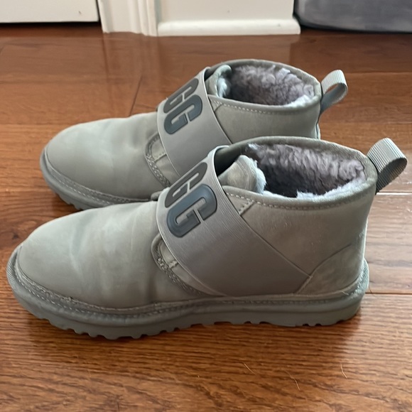 Ugg Ankle Boots color gray womens size 7 - Picture 2 of 3